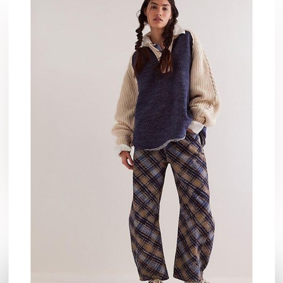 We The Free Tops - HOST PICK🎉🎉
We The Free Marco
Polo NWOT
FP OVERSIZED
Colour: Navy Combo